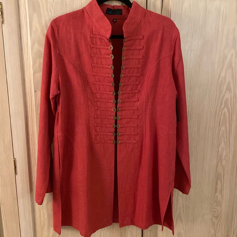 Linen jacket with mandarin collar and detailed front.